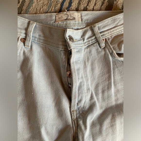 Size 25 We the Free Brand Distressed Jeans - Picture 5 of 9